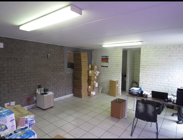 652M² WAREHOUSE TO LET IN OKAVANGO PARK